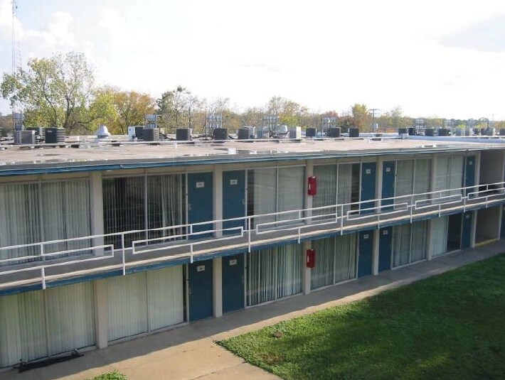 More Photos Of 2300 S Texas Ave, Bryan Hotel For Sale