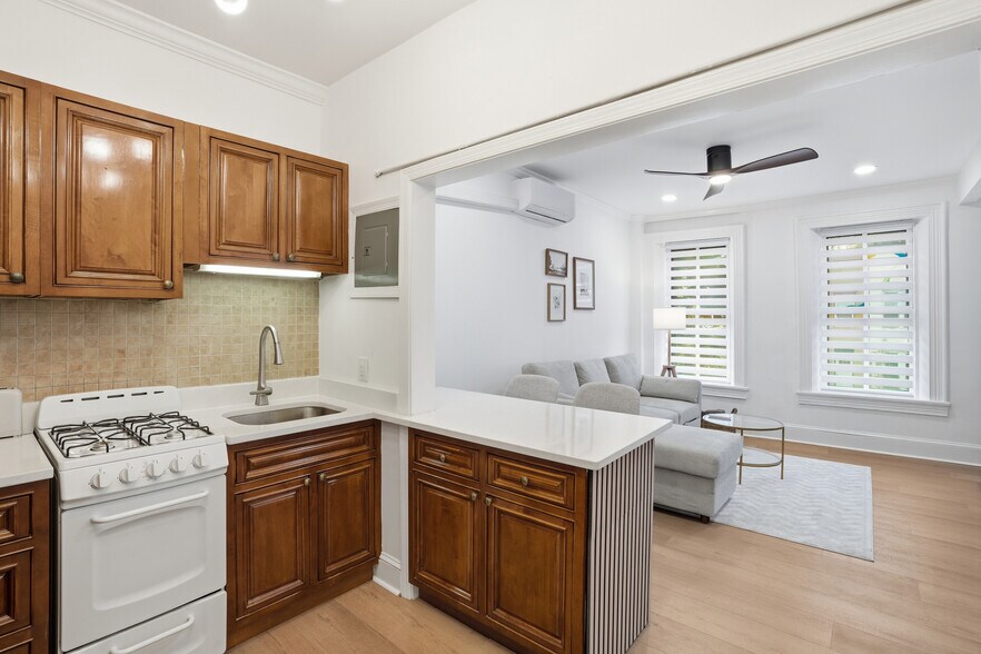 More Photos Of 313 C St SE, Washington Multifamily For Sale