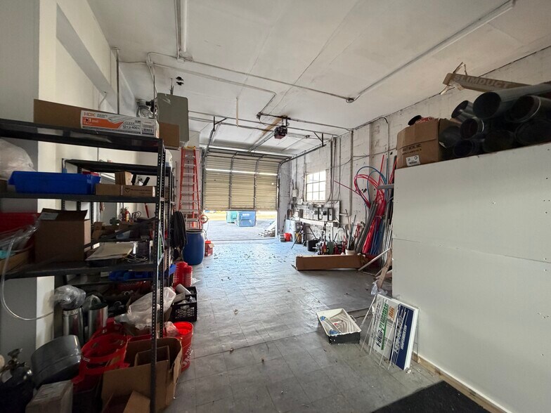 More Photos Of 32-36 Gazza Blvd, Farmingdale Manufacturing For Lease