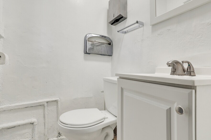 More Photos Of 1862 Santa Fe Ave, Long Beach Restaurant For Lease