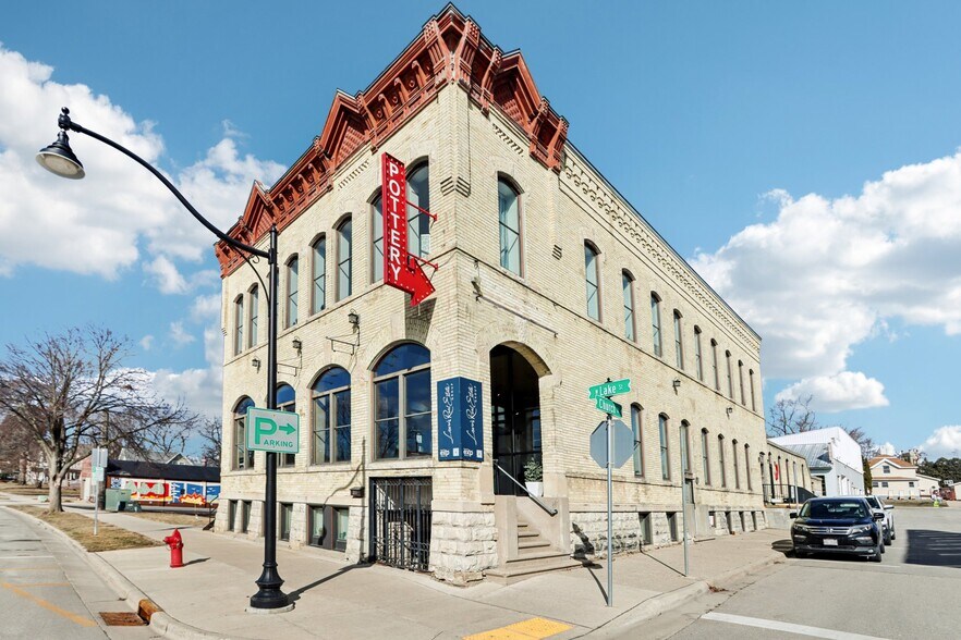 Primary Photo Of 101 Church St, Lake Mills Loft Creative Space For Sale