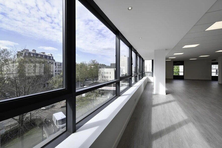 More Photos Of 99 Avenue Aristide Briand, Montrouge Office For Sale