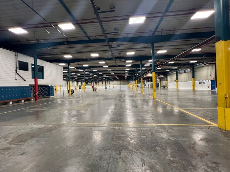 More Photos Of 11700 S 48th Ave, Allendale Distribution For Sale