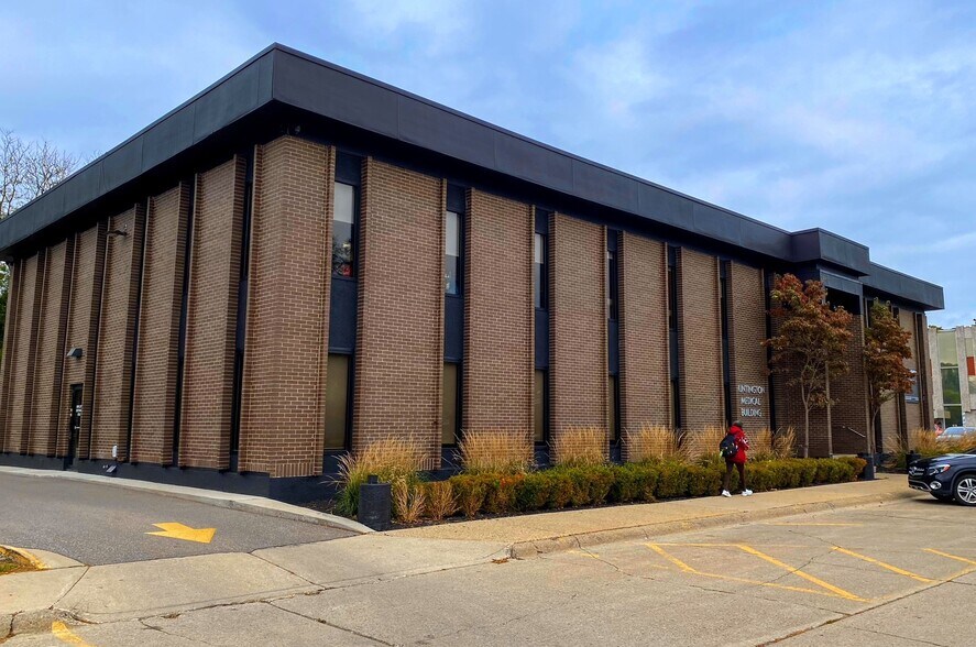 Primary Photo Of 26657 Woodward Ave, Huntington Woods Medical For Lease