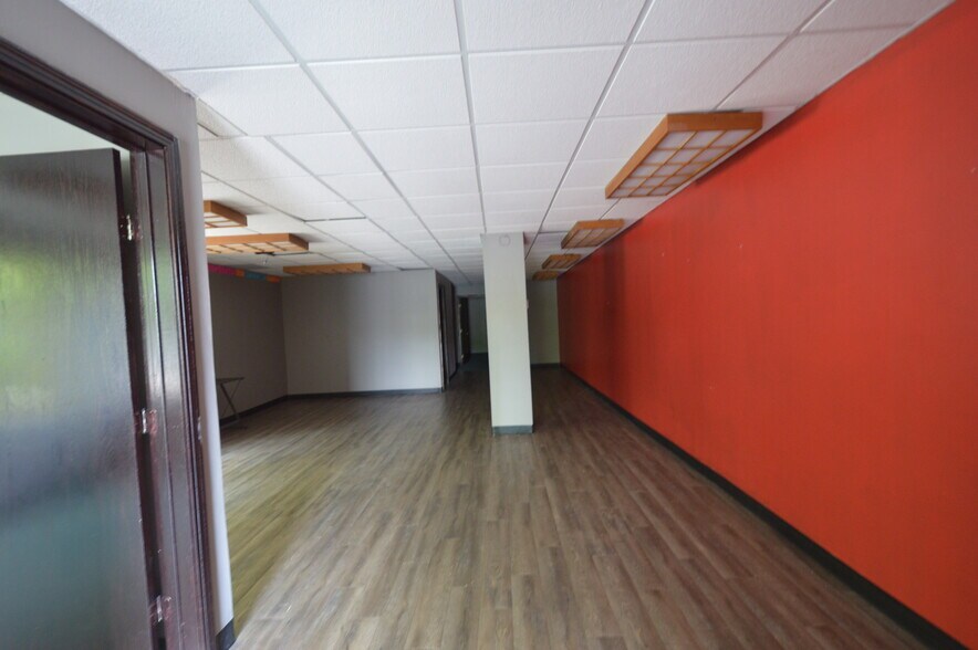 More Photos Of 161 E Aurora Rd, Northfield Office For Lease