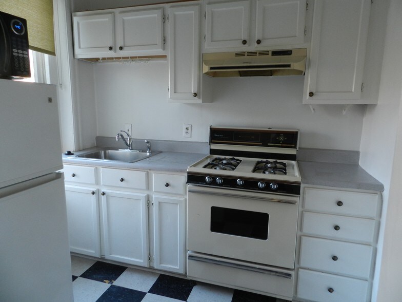 More Photos Of 1674 Irving St NW, Washington Apartments For Sale