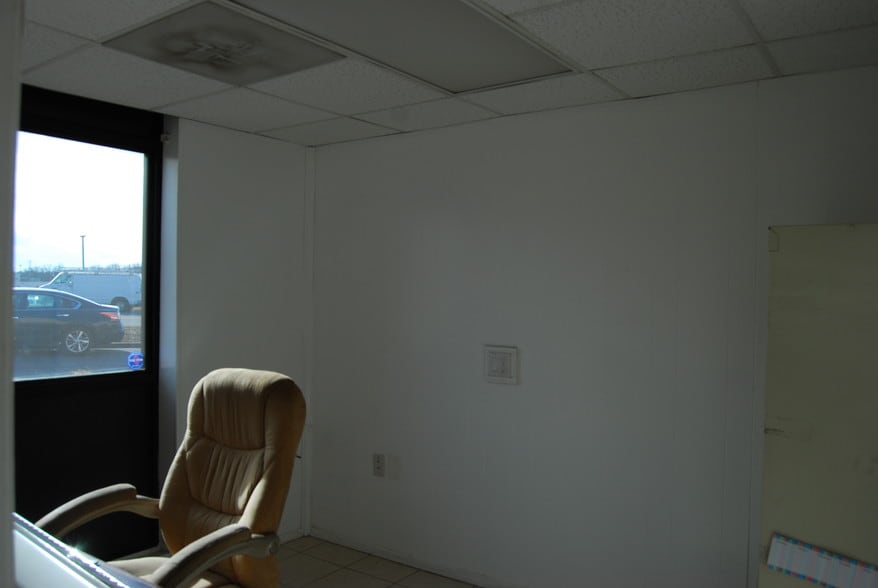 More Photos Of 14787-14851 Build America Dr, Woodbridge Warehouse For Lease