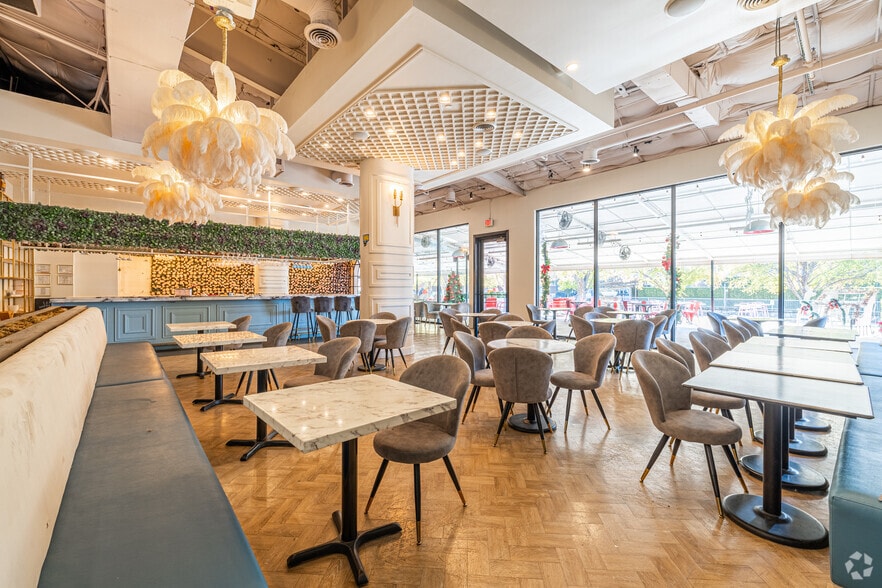 More Photos Of 3011 Gulden Ln, Dallas Restaurant For Lease