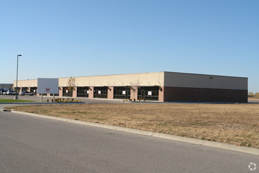 More Photos Of 7330 W 33rd St, Wichita Flex For Lease