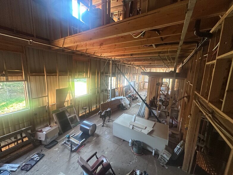More Photos Of 703 Park Ave, Lakeside Specialty For Sale