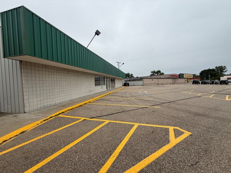 More Photos Of 407 S State St, Gobles Freestanding For Sale