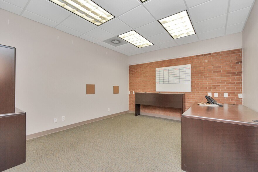 More Photos Of 1500 W Highway 6, Alvin Truck Terminal For Lease