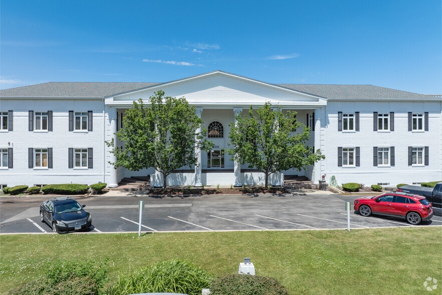 More Photos Of 900 Jorie Blvd, Oak Brook Unknown For Lease