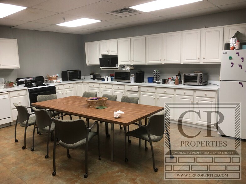 More Photos Of 195 Hudson St, Cornwall-on-Hudson Distribution For Lease