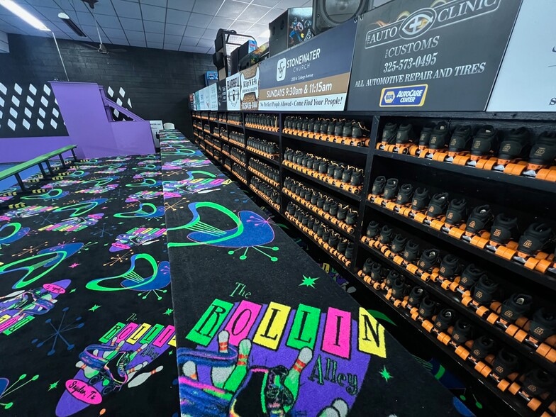 More Photos Of 1910 35th St, Snyder Sports And Entertainment For Sale