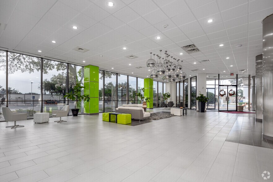 More Photos Of 2350 Valley View Ln, Dallas Loft Creative Space For Lease