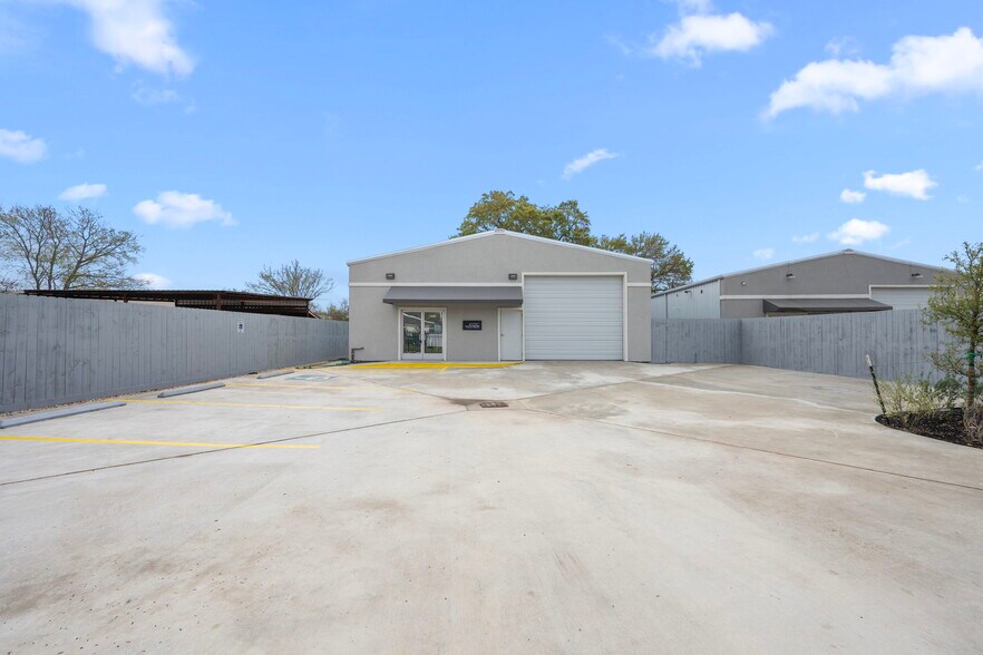 More Photos Of 4103C Dawn St, Houston Industrial For Lease