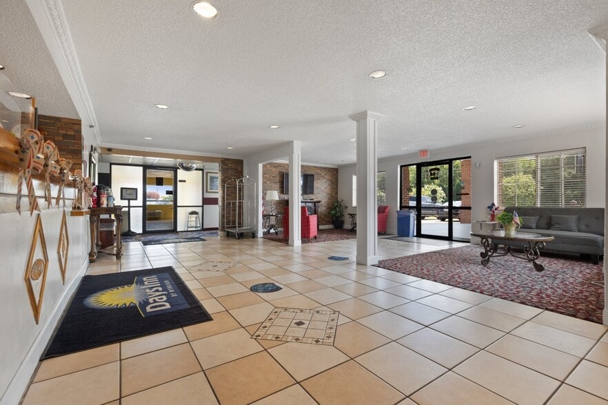 More Photos Of 912 US Highway 65/82 South, Lake Village Hotel For Sale