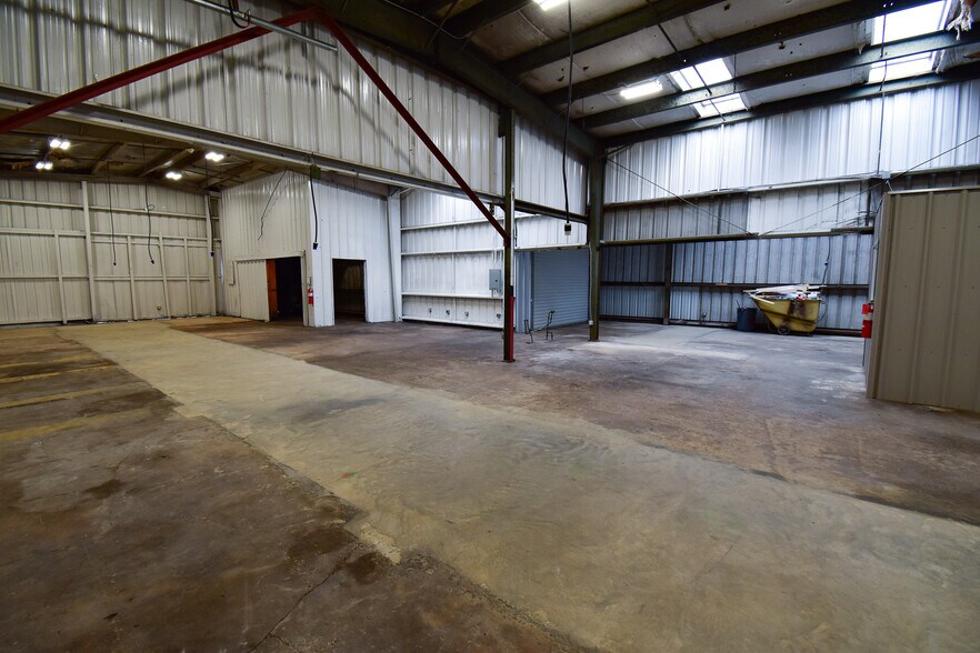 More Photos Of 8969 Pensacola Blvd, Pensacola Auto Repair For Sale