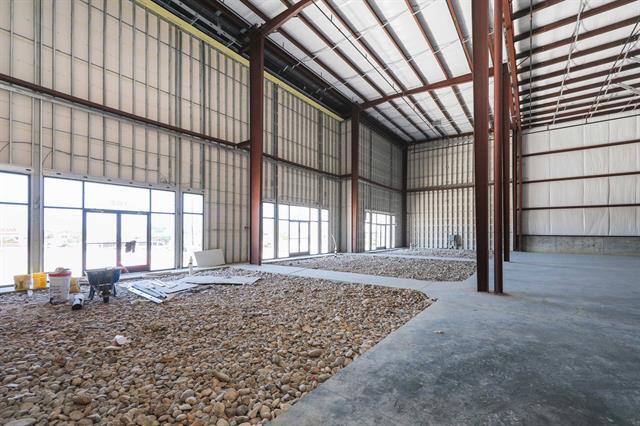 More Photos Of 102 Floral Blvd, Laredo General Retail For Lease