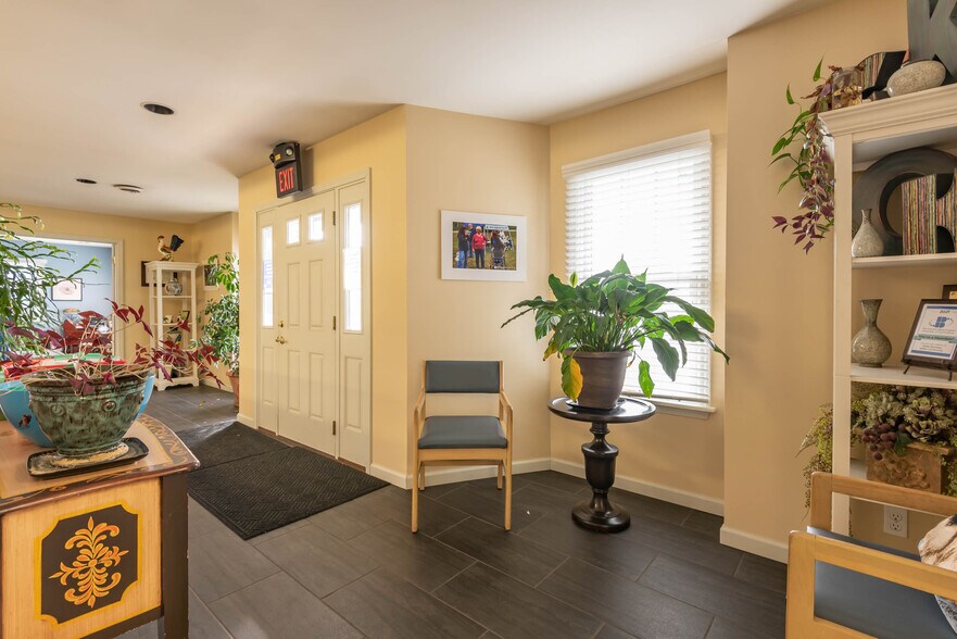 More Photos Of 4101 E 3rd St, Bloomington Office For Lease