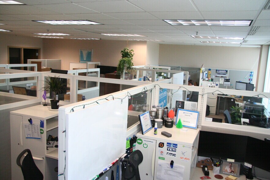 More Photos Of N28W23050 Roundy Dr, Pewaukee Office For Sale
