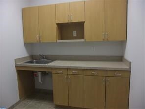 More Photos Of 422 Mill St, Bristol Office For Sale