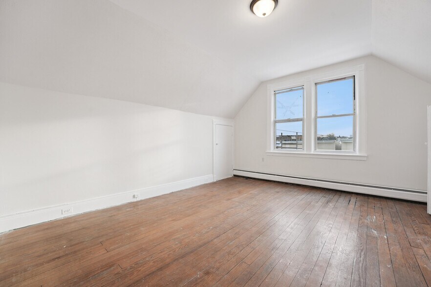 More Photos Of 910 19th St, Union City Multifamily For Sale