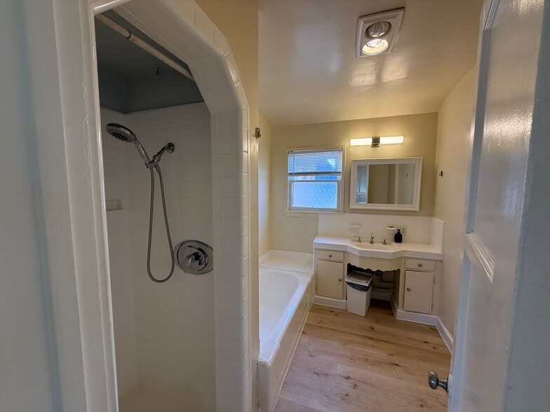 More Photos Of 4343 Laurel Canyon Blvd, Studio City Office For Lease