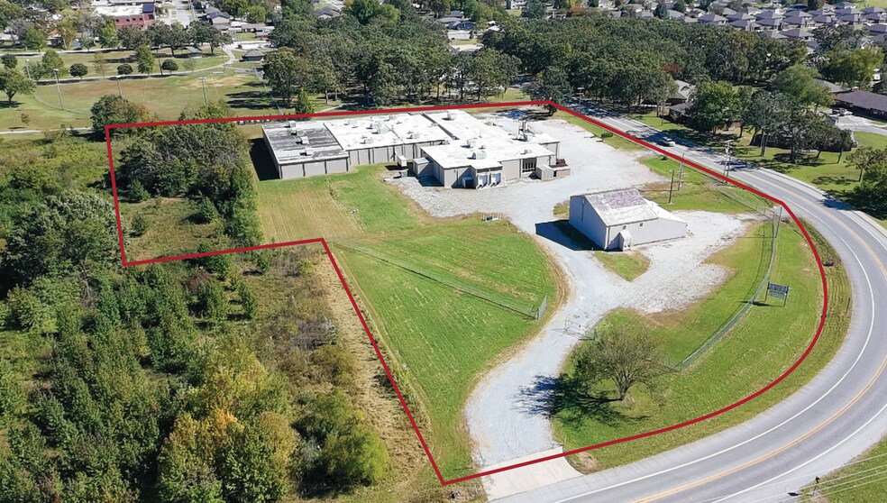 More Photos Of 750 3rd st, Gentry Manufacturing For Sale