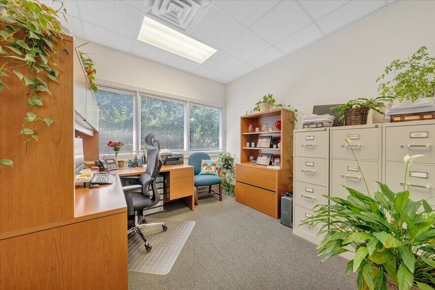 More Photos Of 2408 Electric Rd, Roanoke Medical For Lease