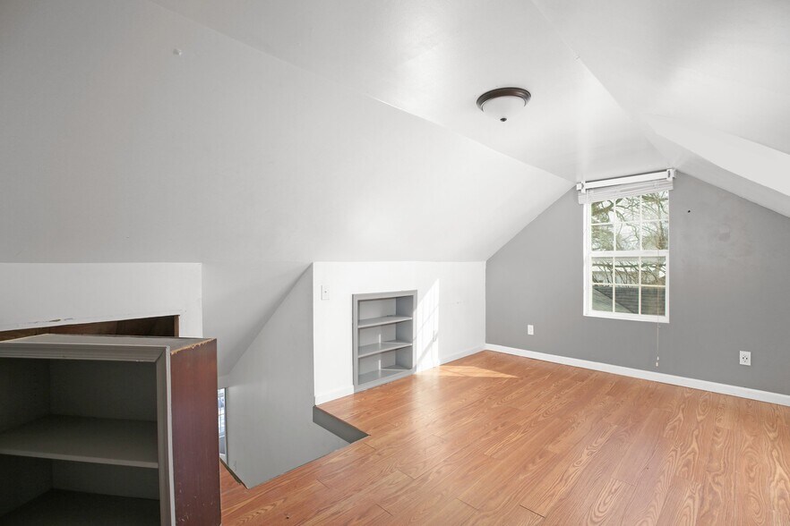 More Photos Of 112 Pegram Ln, Fredericksburg Office For Sale