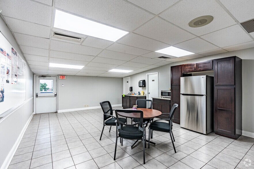 More Photos Of 1809-1811 Gallatin Pike N, Madison Auto Dealership For Lease