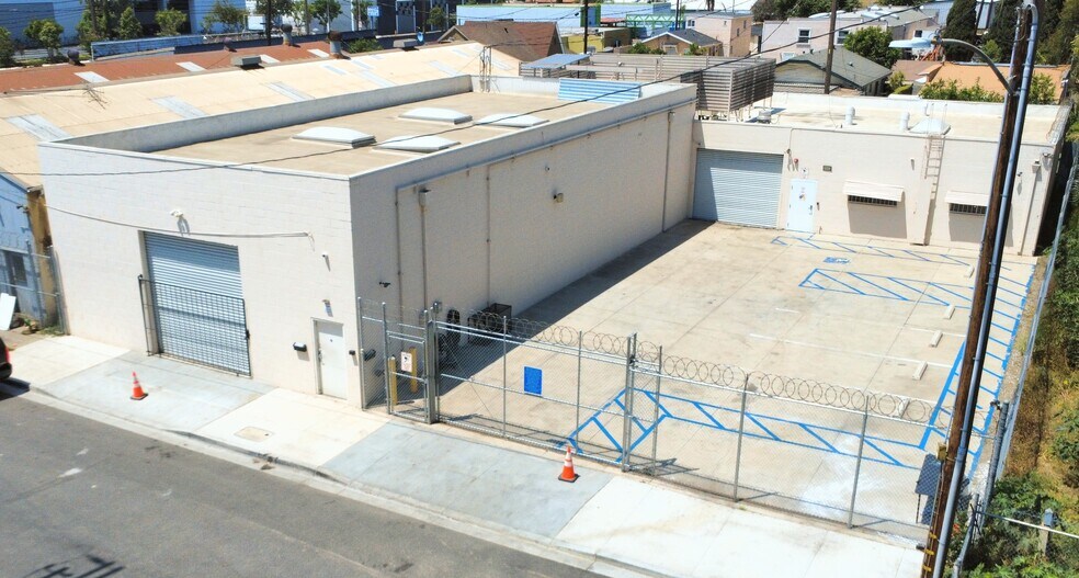 Primary Photo Of 6635 Sarnia Ave, Long Beach Food Processing For Sale