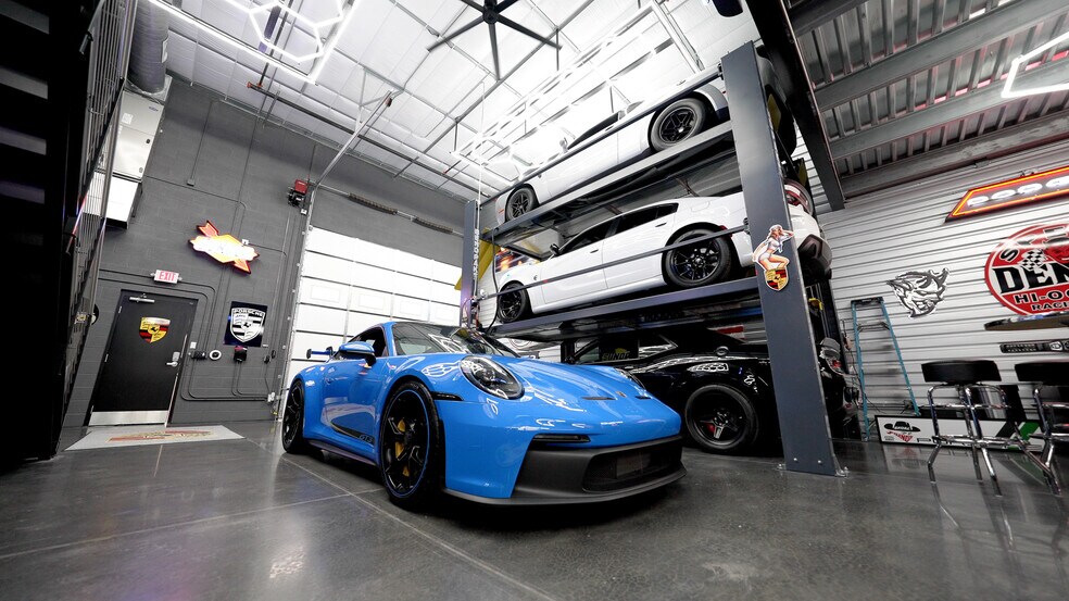 More Photos Of 105 Depot Dr, Belgrade Showroom For Lease