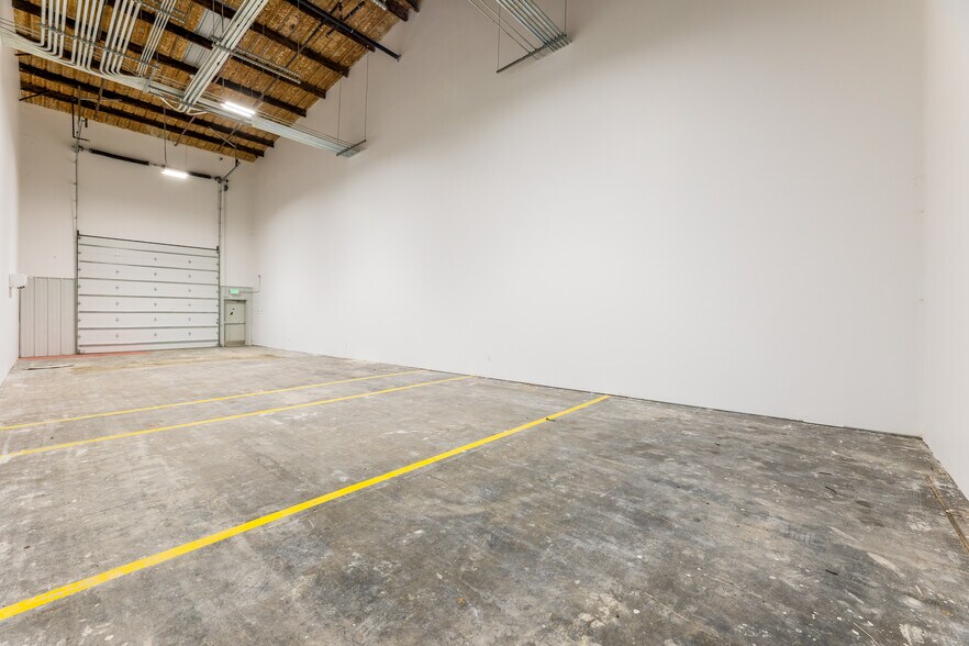 More Photos Of 6510 Bourgeois Rd, Houston Light Distribution For Lease