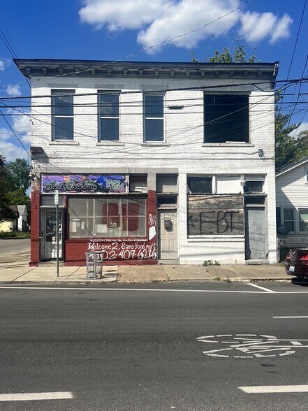 More Photos Of 2747 Bank St, Louisville Flex For Sale