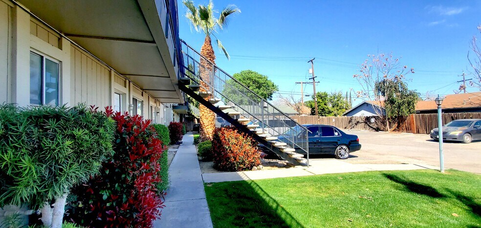 More Photos Of 330 Roberts Ln, Bakersfield Apartments For Sale