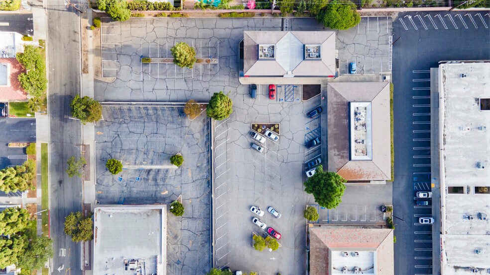 More Photos Of 985-987 W Foothill Blvd, Claremont Unknown For Lease