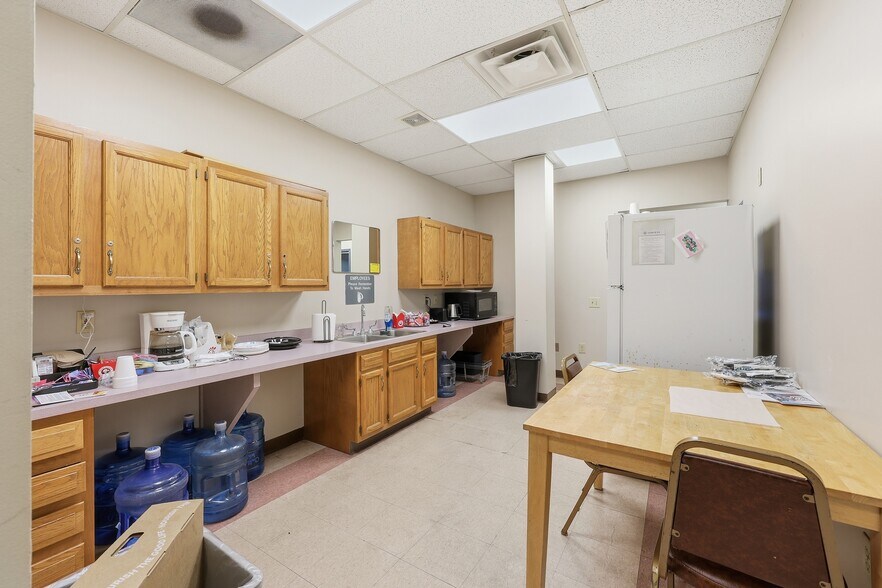 More Photos Of 899 E Broad St, Columbus Medical For Lease
