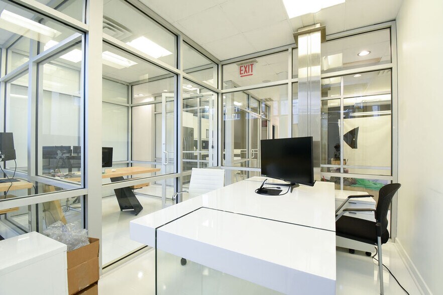 More Photos Of 2101 W Division St, Chicago Storefront Retail Residential For Lease