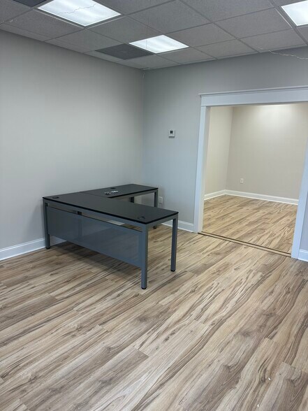 More Photos Of 40-60 Front St, Rossville Office For Sale
