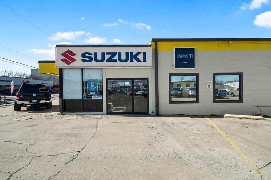 More Photos Of 2007-2015 E 11th St, Tulsa Auto Dealership For Sale