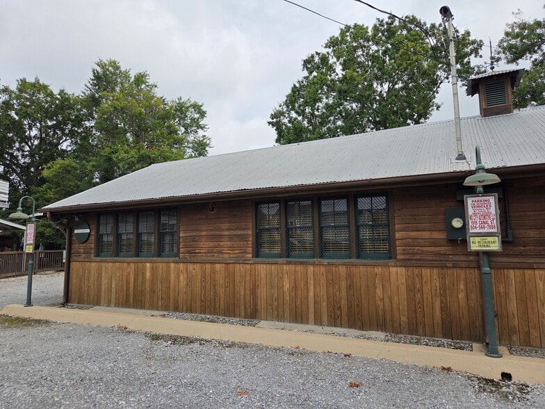 More Photos Of 815-817 Rosedale Dr, New Orleans Office For Sale