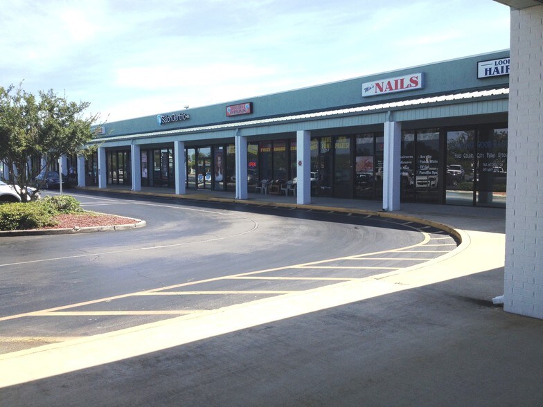 Primary Photo Of 325 E Merritt Island Cswy, Merritt Island Restaurant For Lease