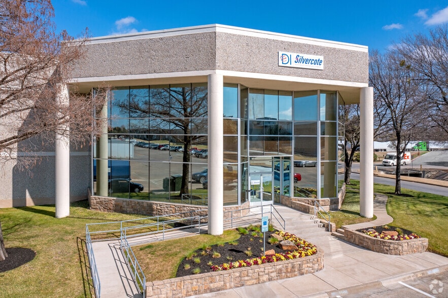 More Photos Of 2322 French Settlement Rd, Dallas Distribution For Lease