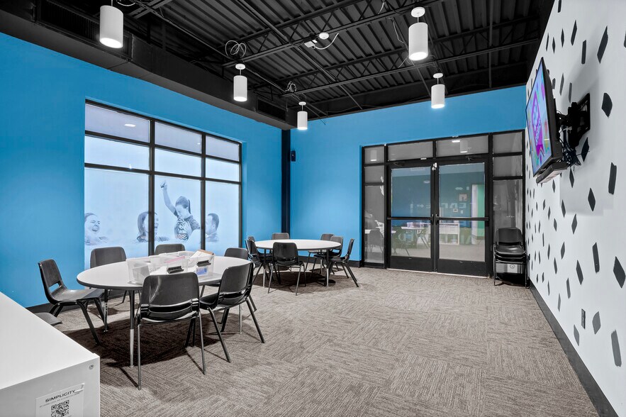 More Photos Of 155 Porters Neck Rd, Wilmington General Retail For Lease