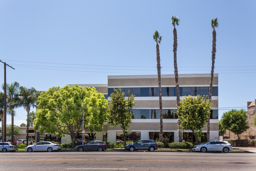 More Photos Of 18350 Roscoe Blvd, Northridge Unknown For Lease
