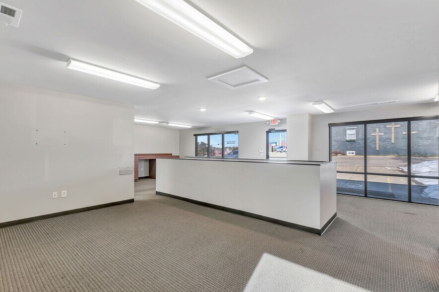 More Photos Of 2327 Anderson Rd, Crescent Springs Office For Lease