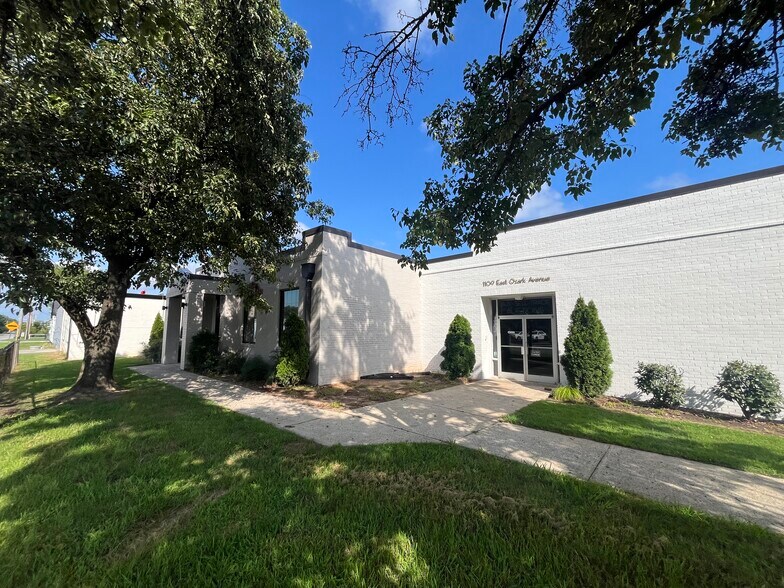 More Photos Of 1109 E Ozark Ave, Gastonia Warehouse For Lease